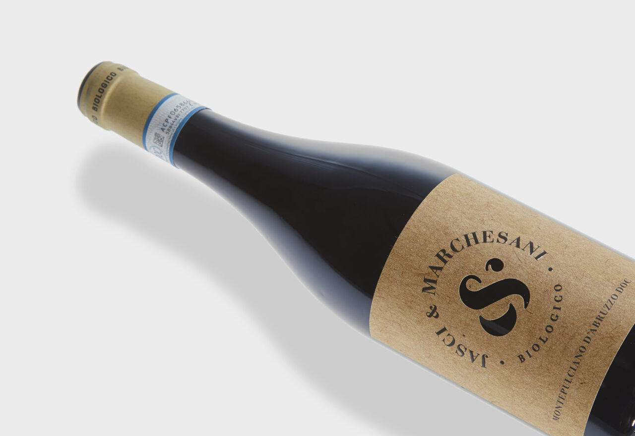 Montepulciano d´Abruzzo DOC Drikkevarer Lowin