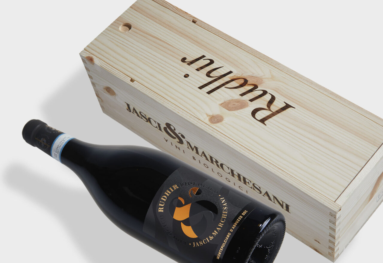 Rudhir Montepulciano d´Abruzzo DOC Magnum woodbox Drikkevarer Lowin